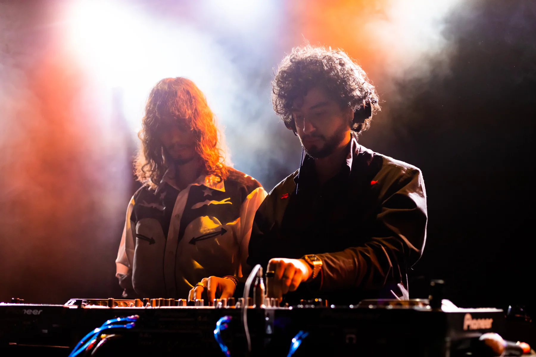 Opening DJ performing before Astronomía Interior at the Lunario del Auditorio Nacional in Mexico City, photographed by Ludovic Delot · frame 3