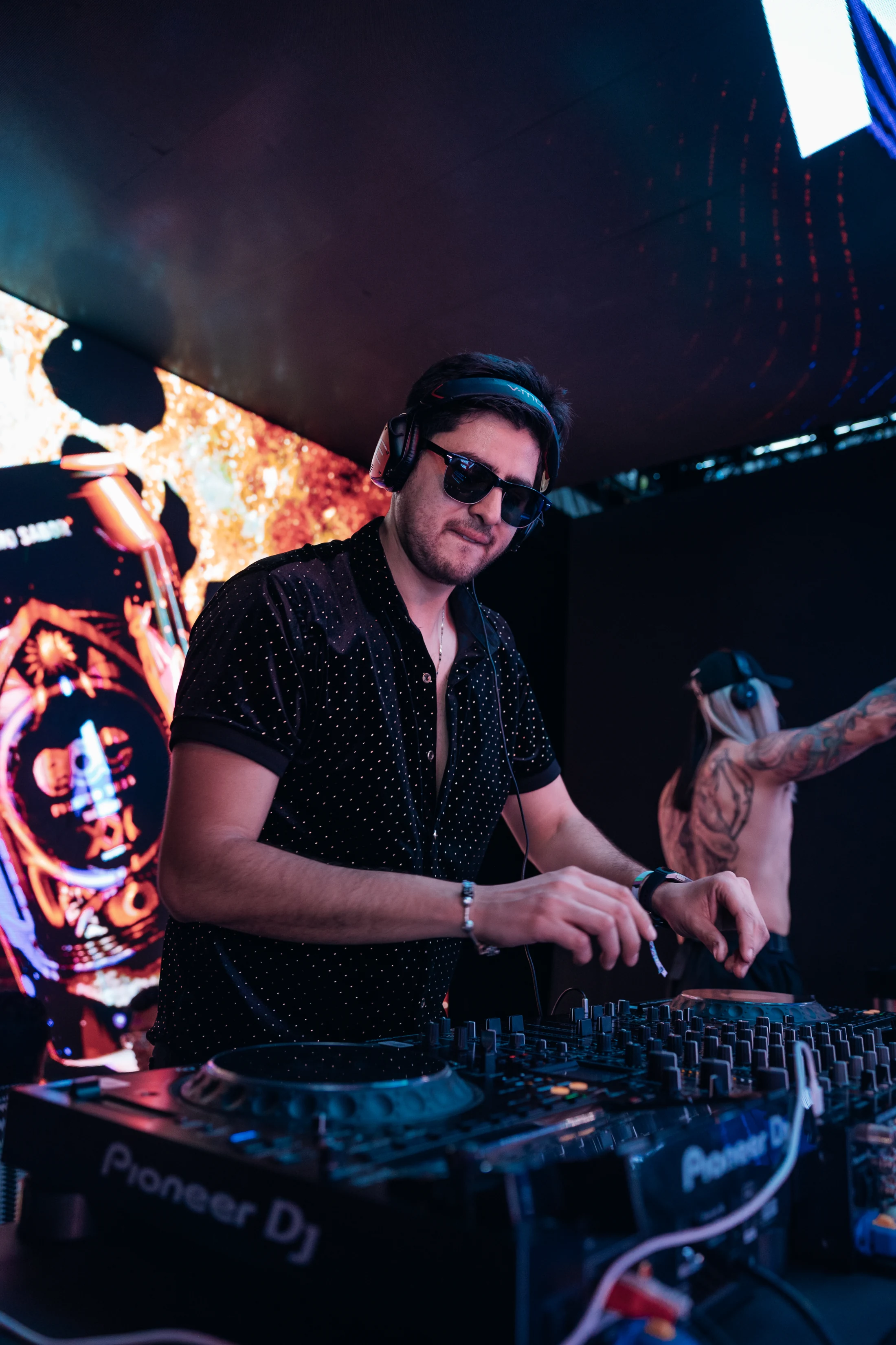 Jorge Escalante at EDC Mexico 2025, photographed by Ludovic Delot