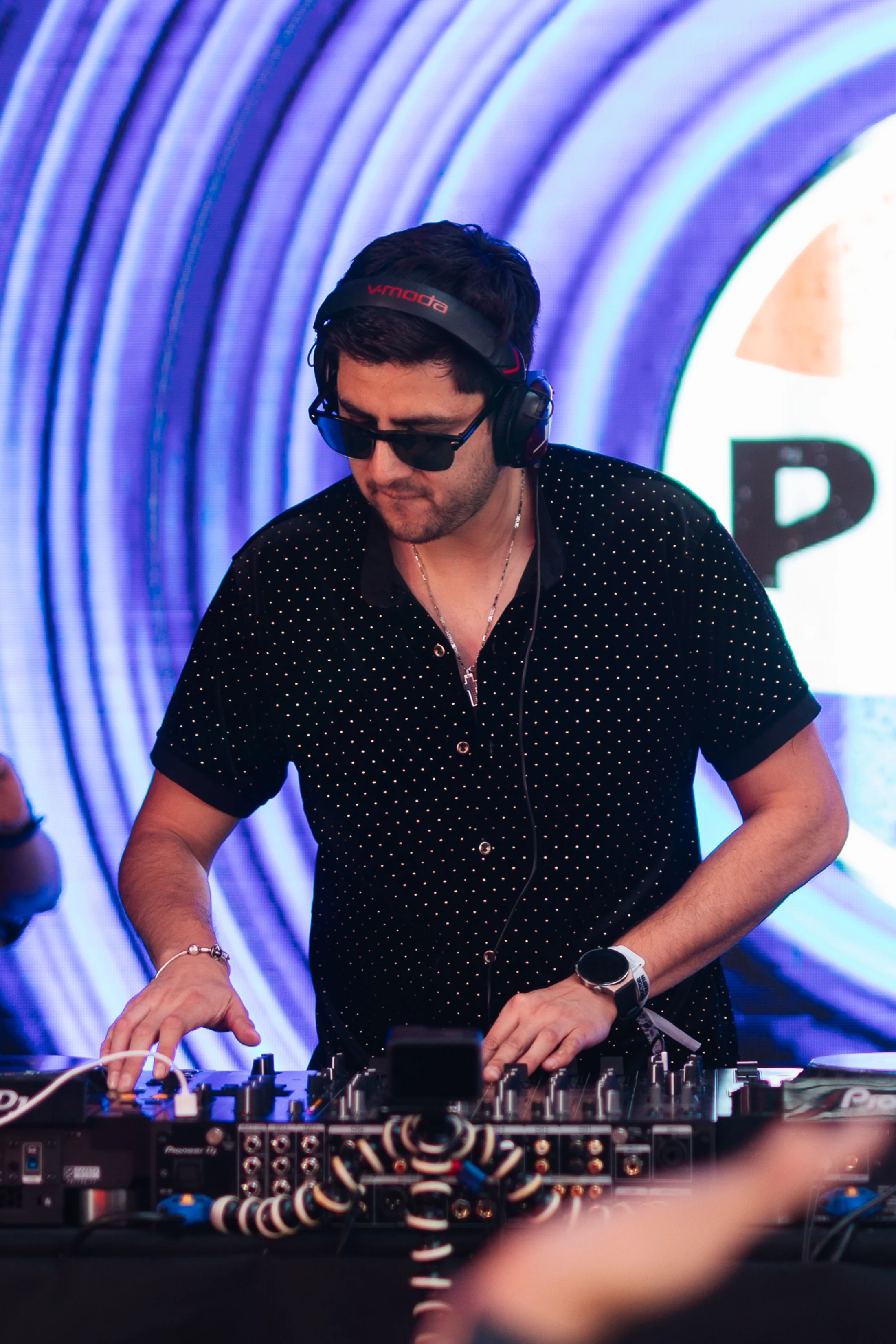 Jorge Escalante at EDC Mexico 2025, photographed by Ludovic Delot