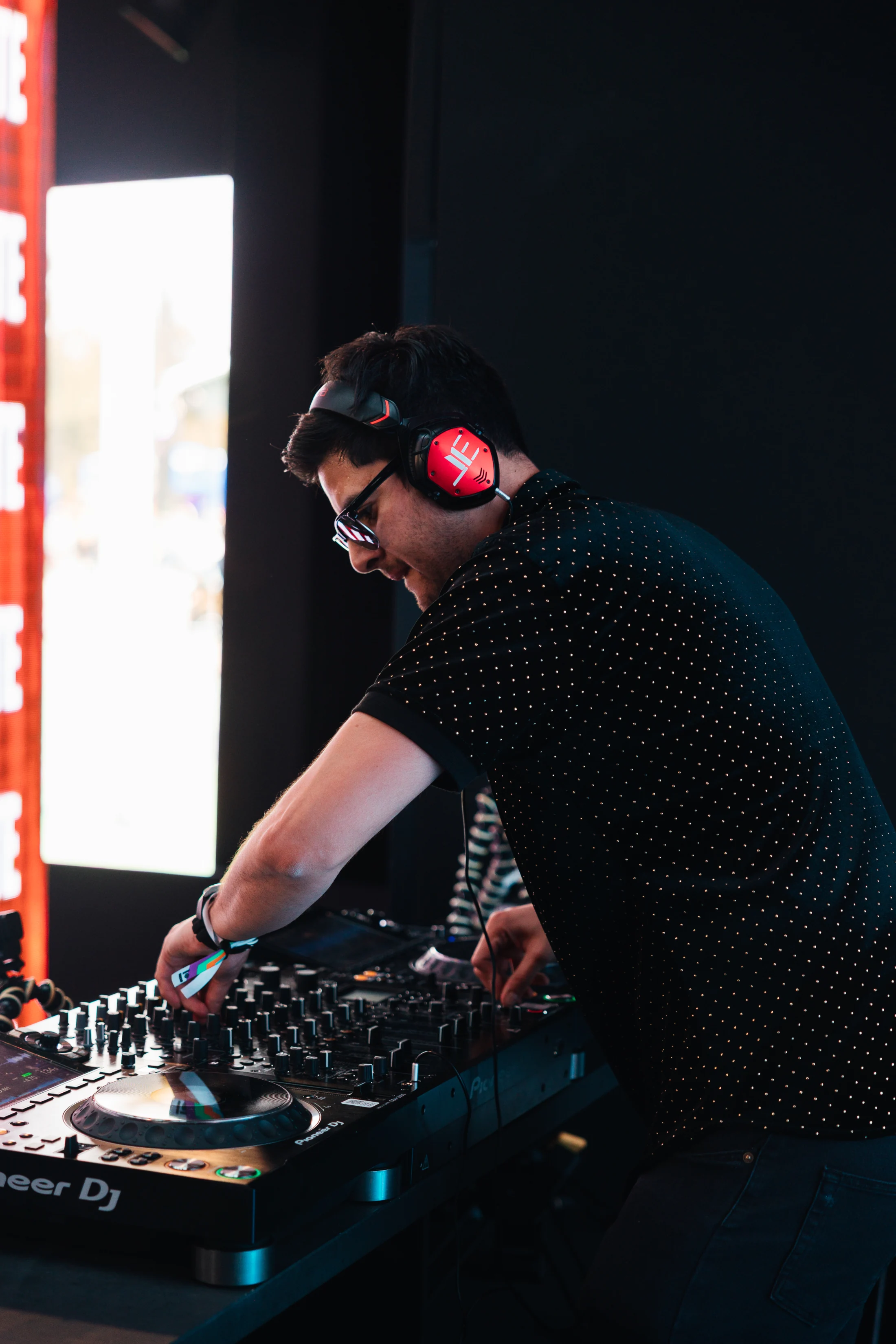 Jorge Escalante at EDC Mexico 2025, photographed by Ludovic Delot