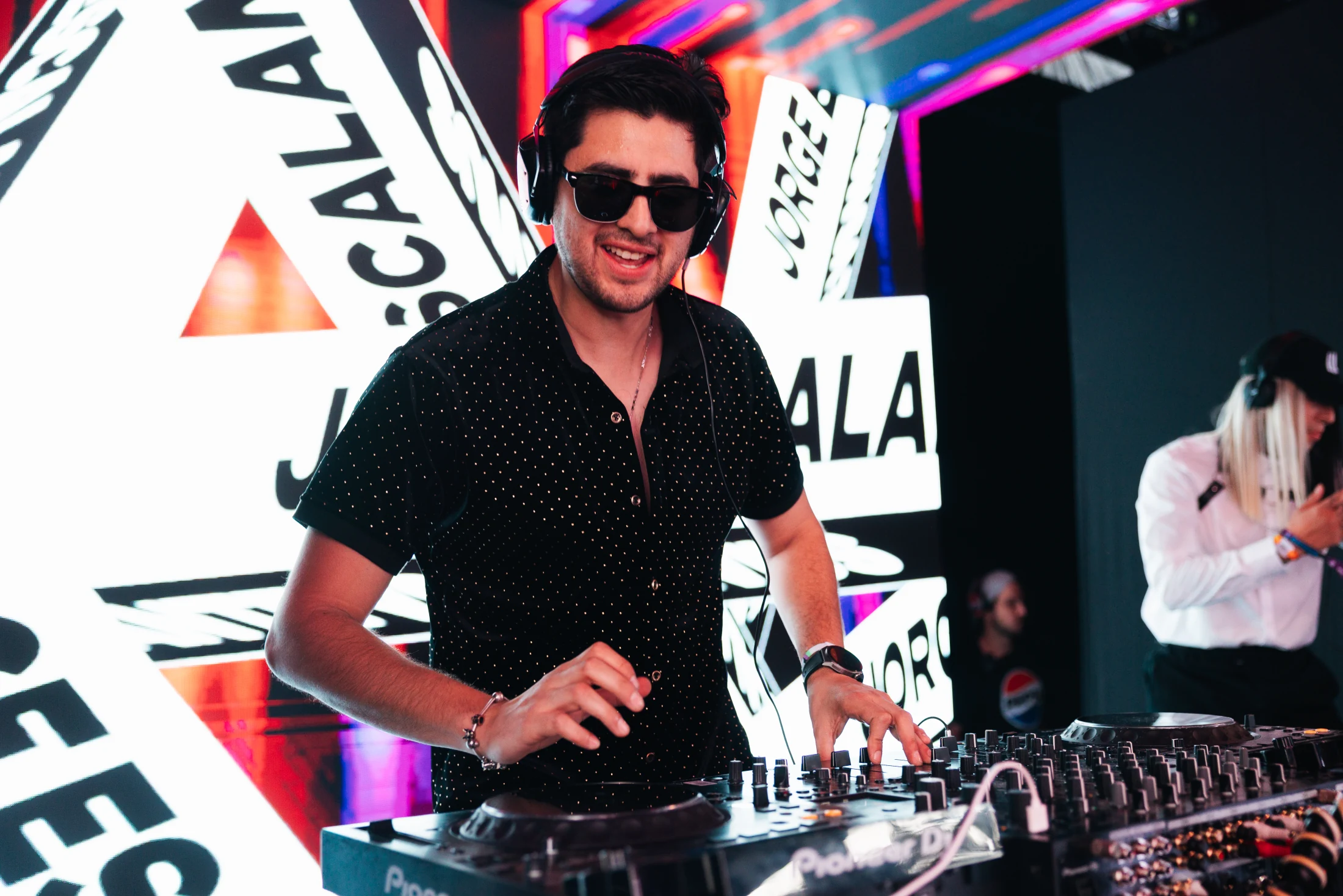 Jorge Escalante at EDC Mexico 2025, photographed by Ludovic Delot