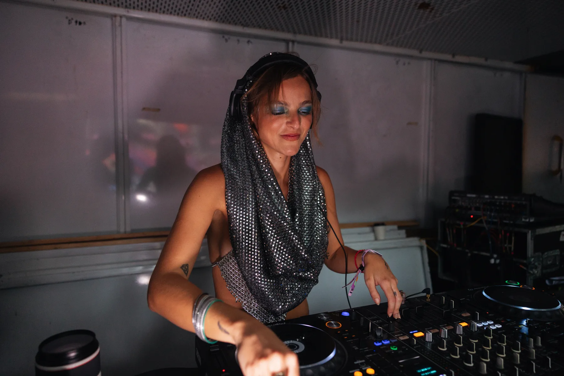 Rebecca Lasmar at EDC Mexico 2025, photographed by Ludovic Delot