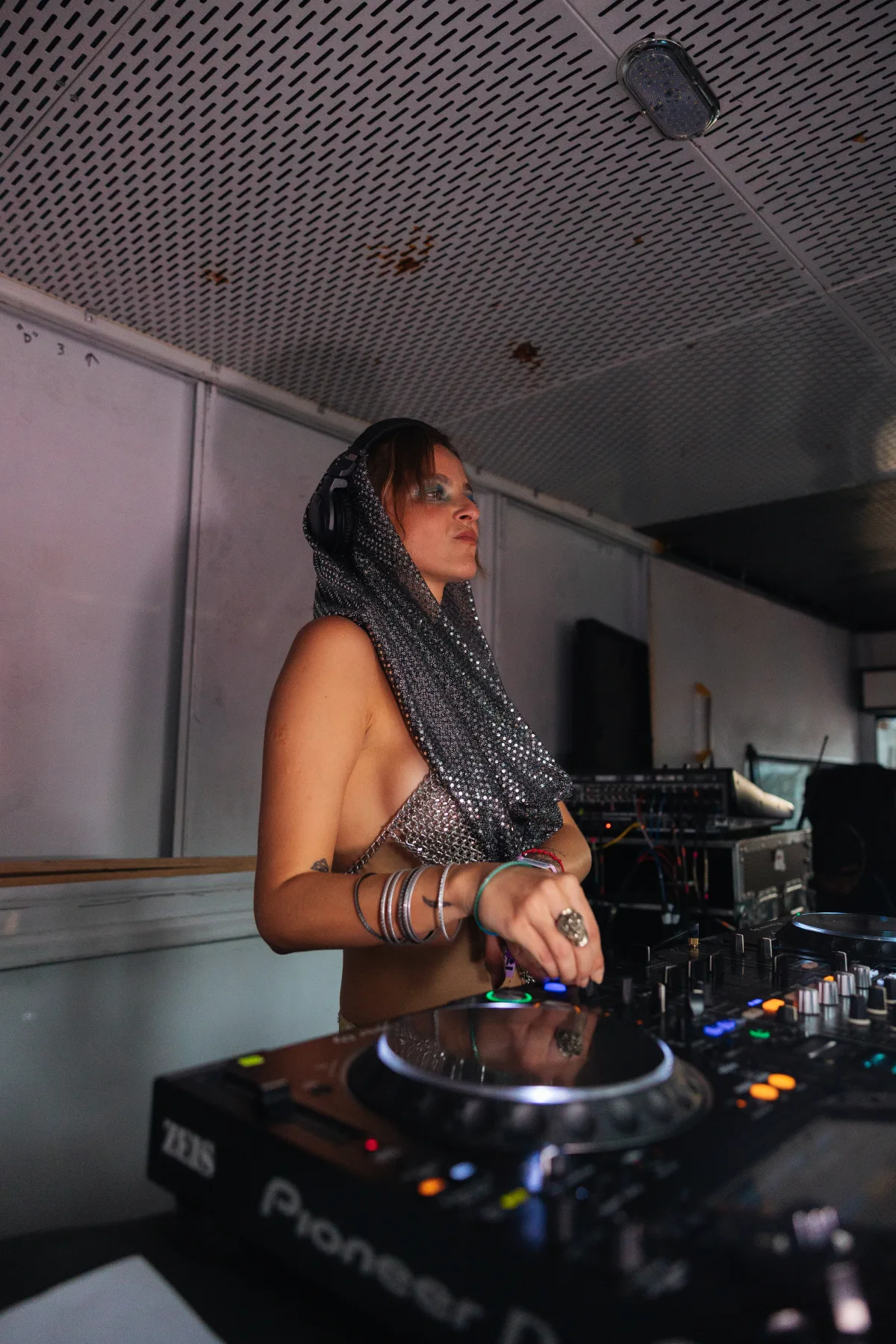 Rebecca Lasmar at EDC Mexico 2025, photographed by Ludovic Delot