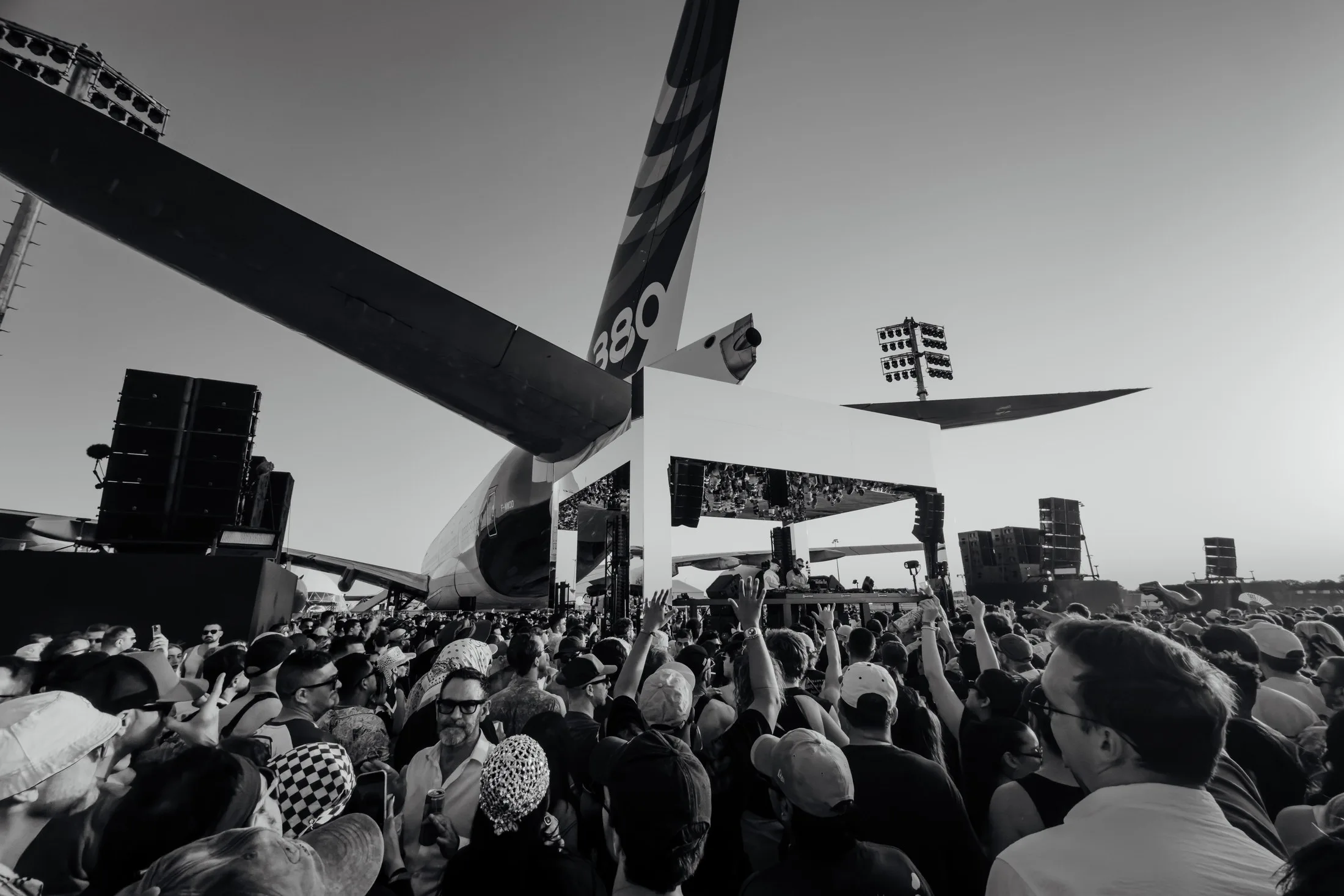 The crowd beneath the aircraft · Cercle Festival 2026, photographed by Ludovic Delot