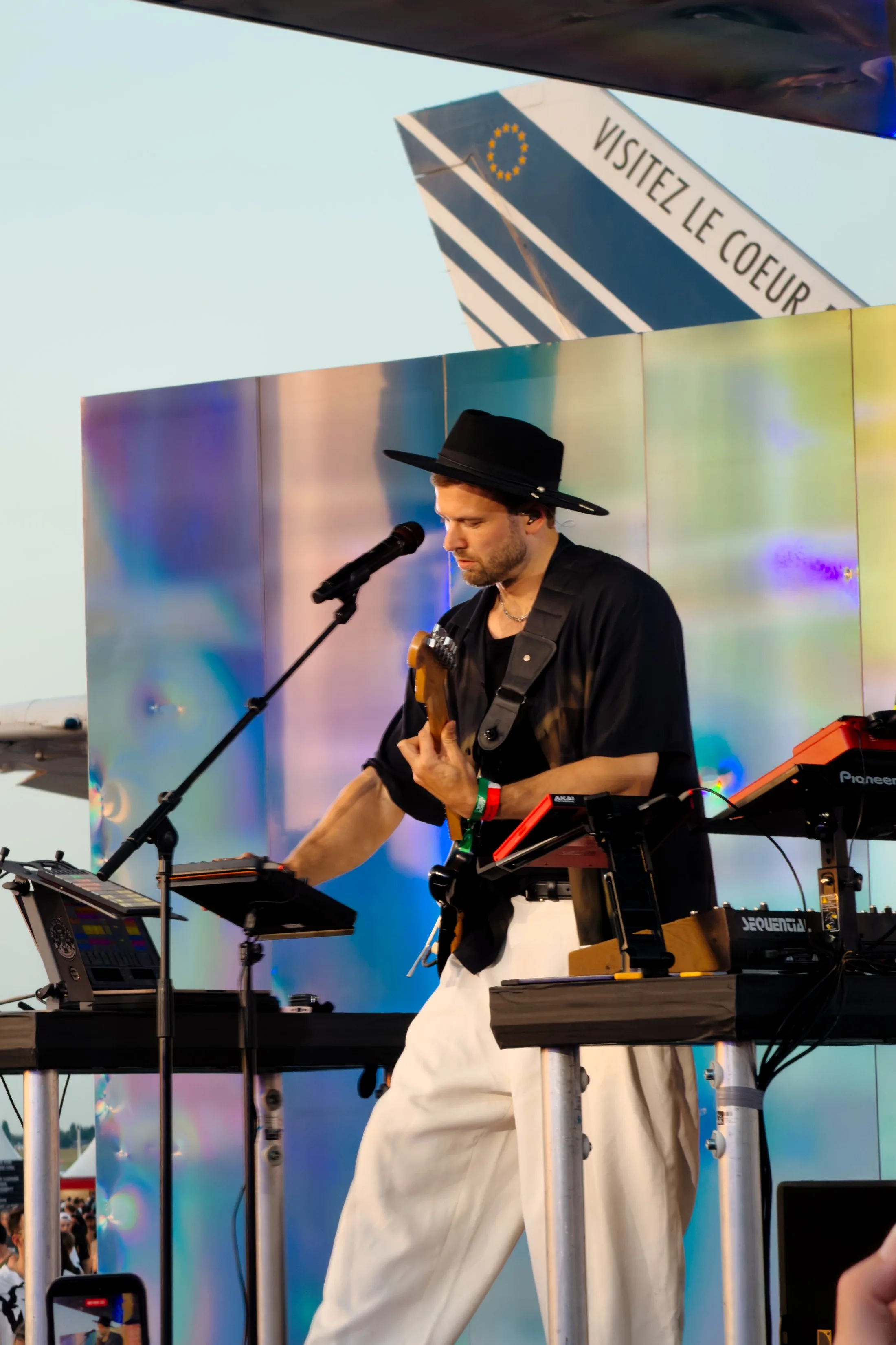 Live guitar at Cercle Festival · Cercle Festival 2026, photographed by Ludovic Delot