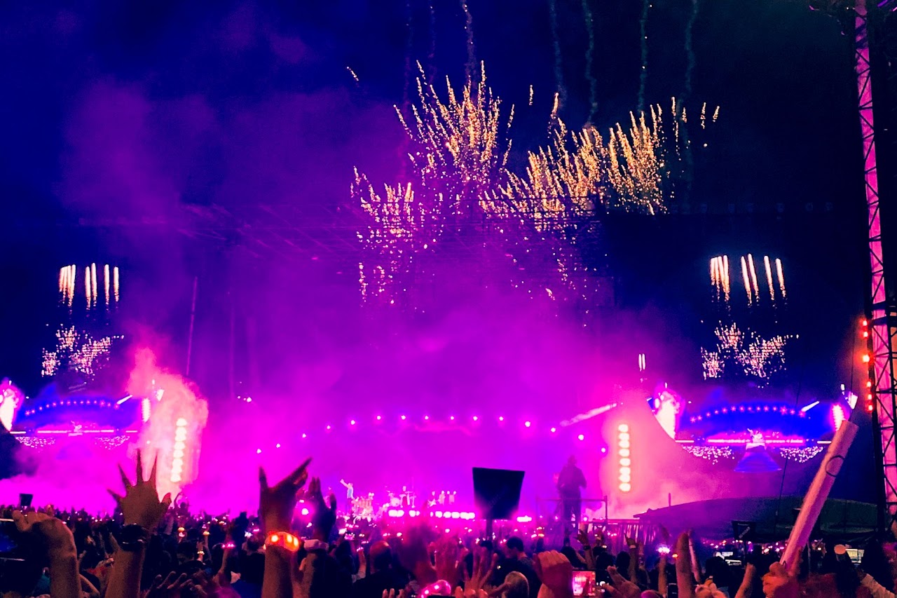 Coldplay performing live, photographed by Ludovic Delot