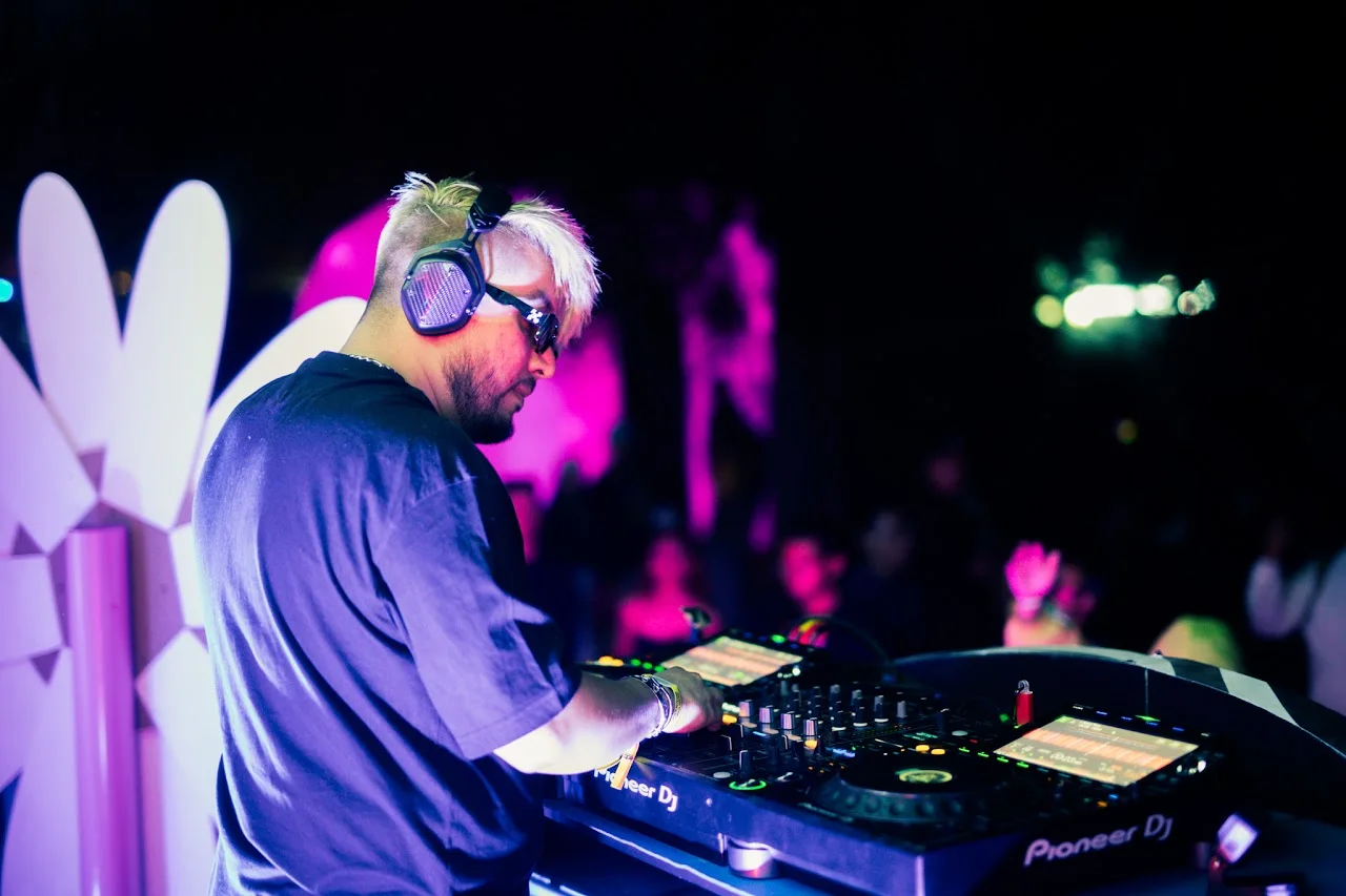 OLSE performing at EDC Mexico 2024, photographed by Ludovic Delot