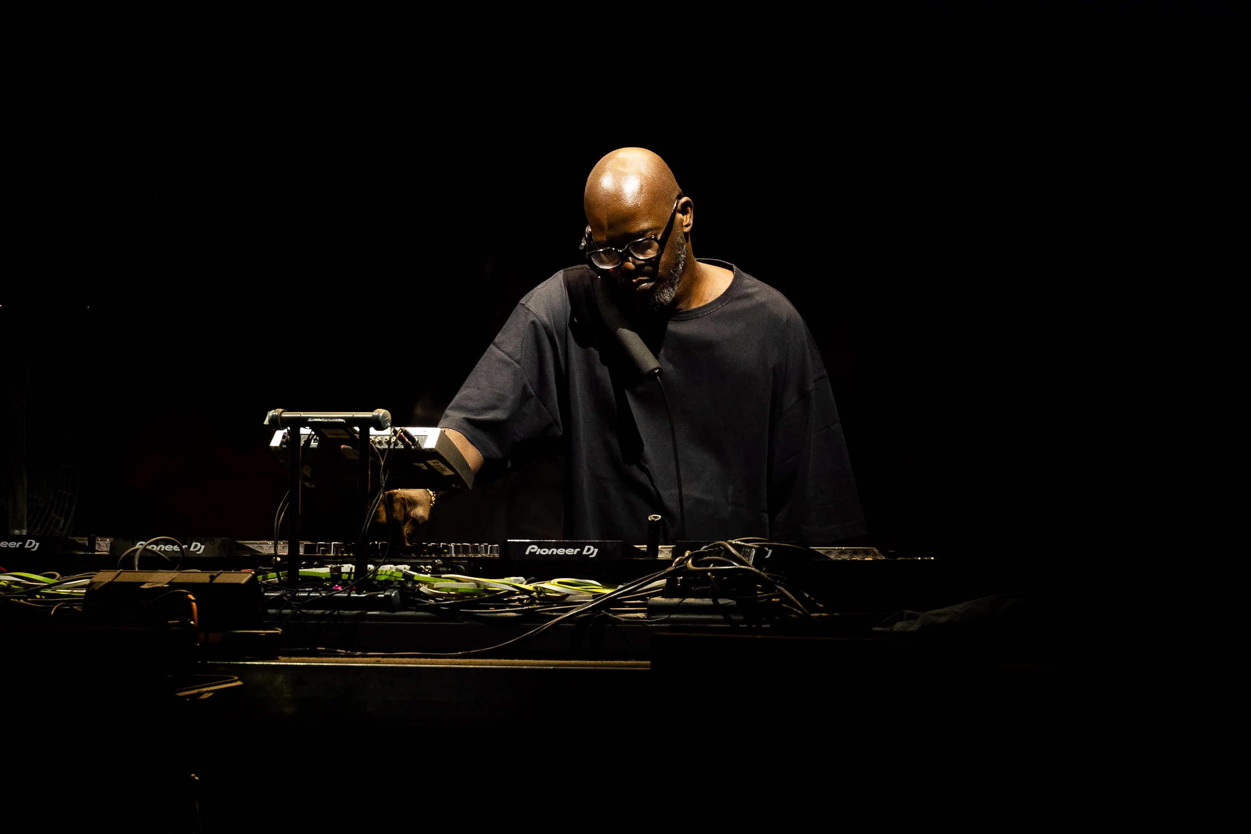 Black Coffee performing at Vaivén 2024 in Mexico, photographed by Ludovic Delot · frame 4