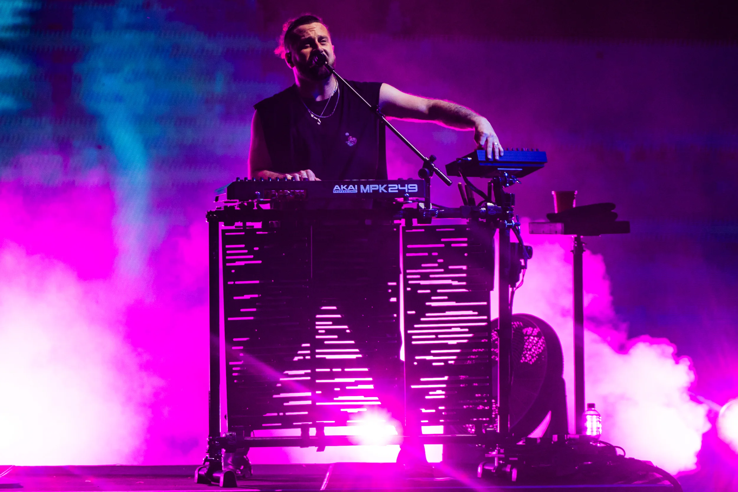 Elderbrook performing at Vaivén 2024 in Mexico, photographed by Ludovic Delot · frame 61