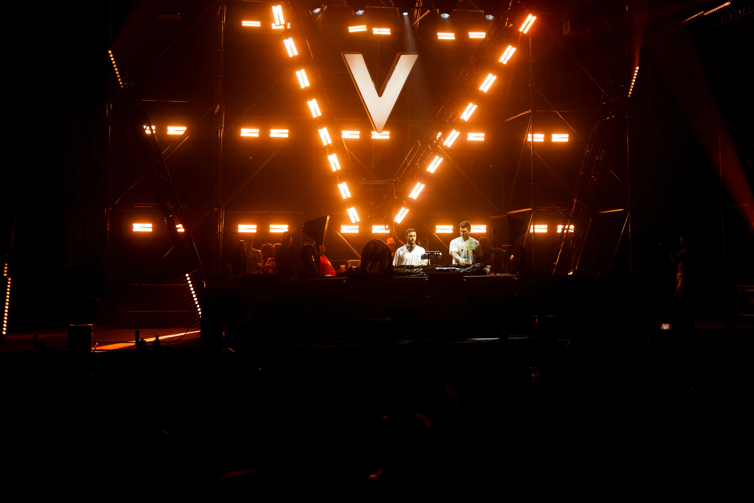 Tom & Collins performing at Vaivén 2024 in Mexico, photographed by Ludovic Delot · frame 73