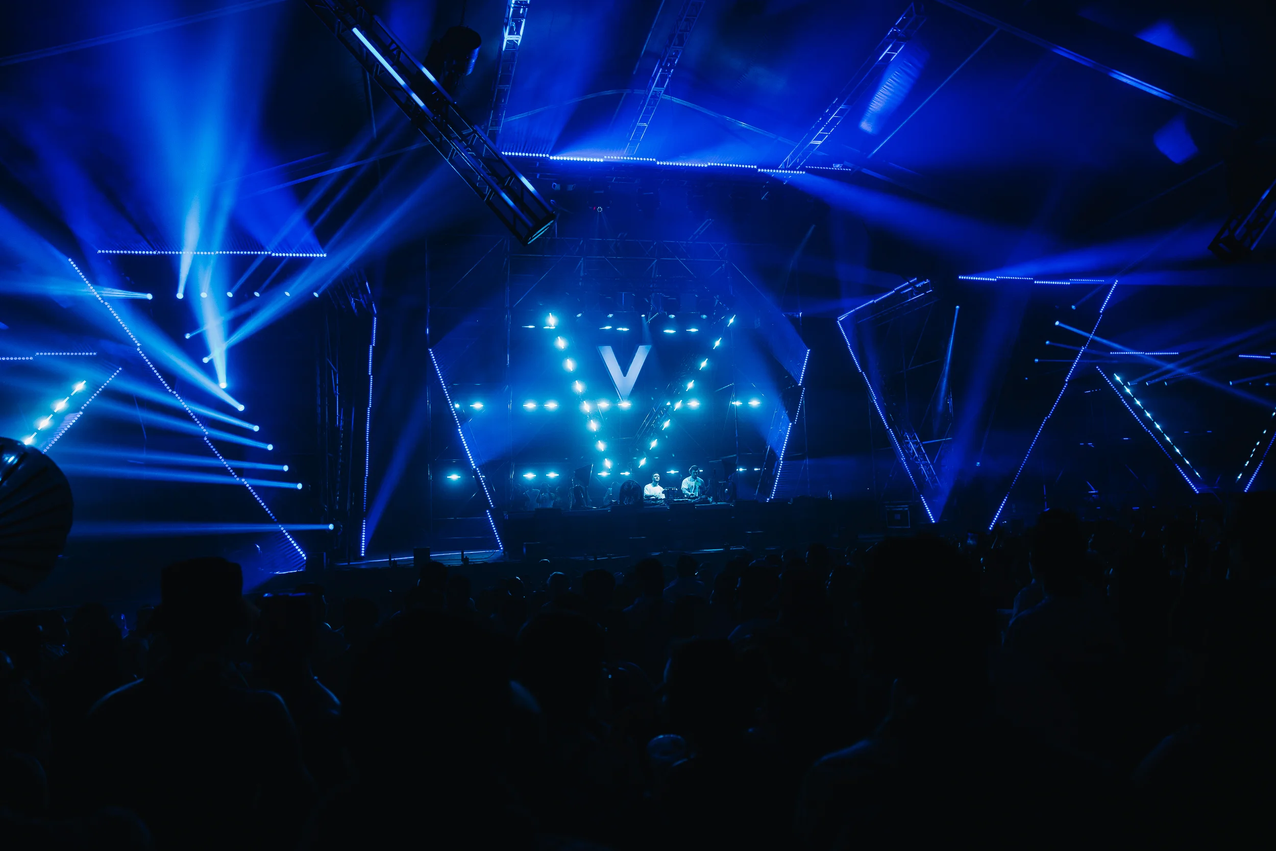 Tom & Collins performing at Vaivén 2024 in Mexico, photographed by Ludovic Delot · frame 75