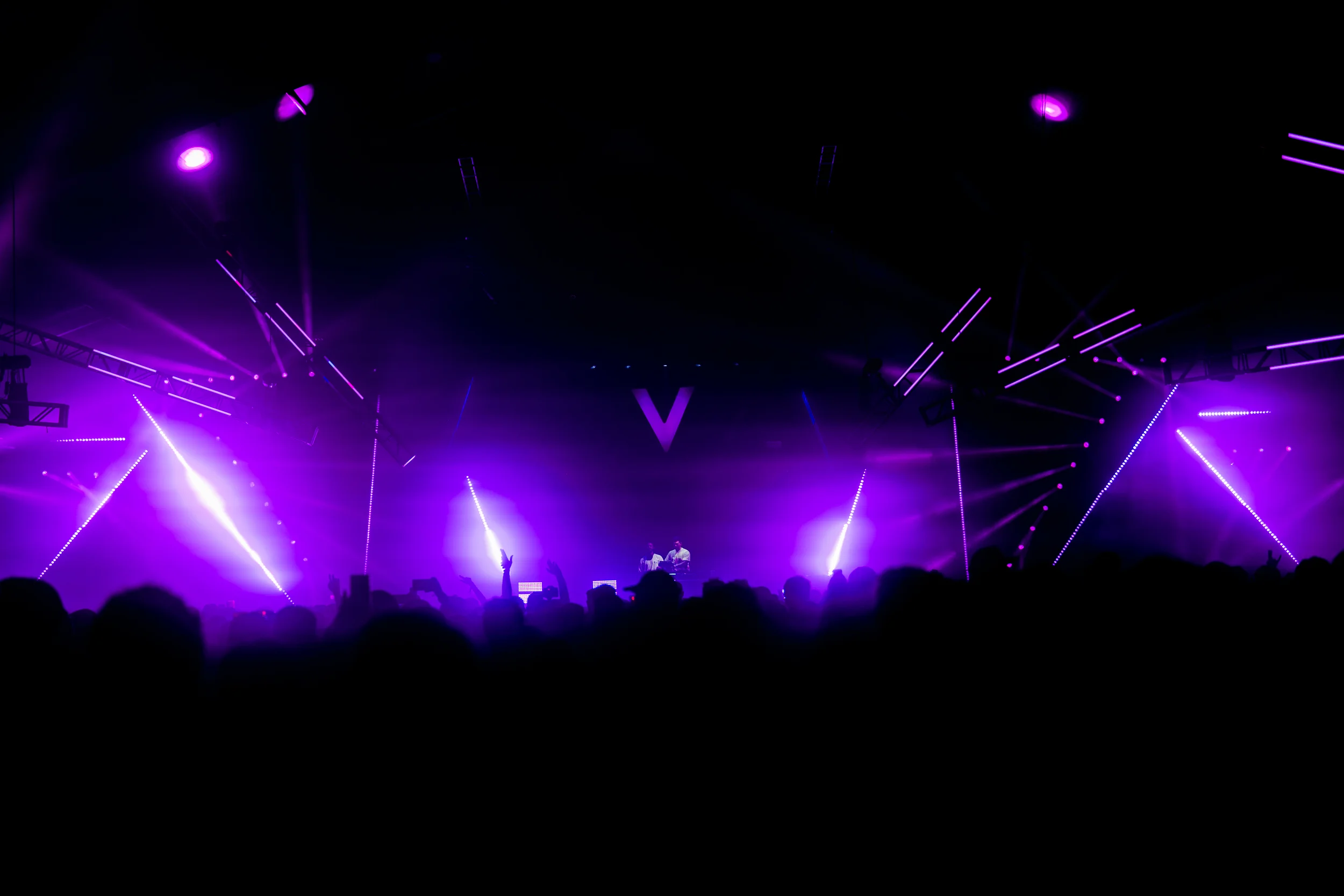 Tom & Collins performing at Vaivén 2024 in Mexico, photographed by Ludovic Delot · frame 79