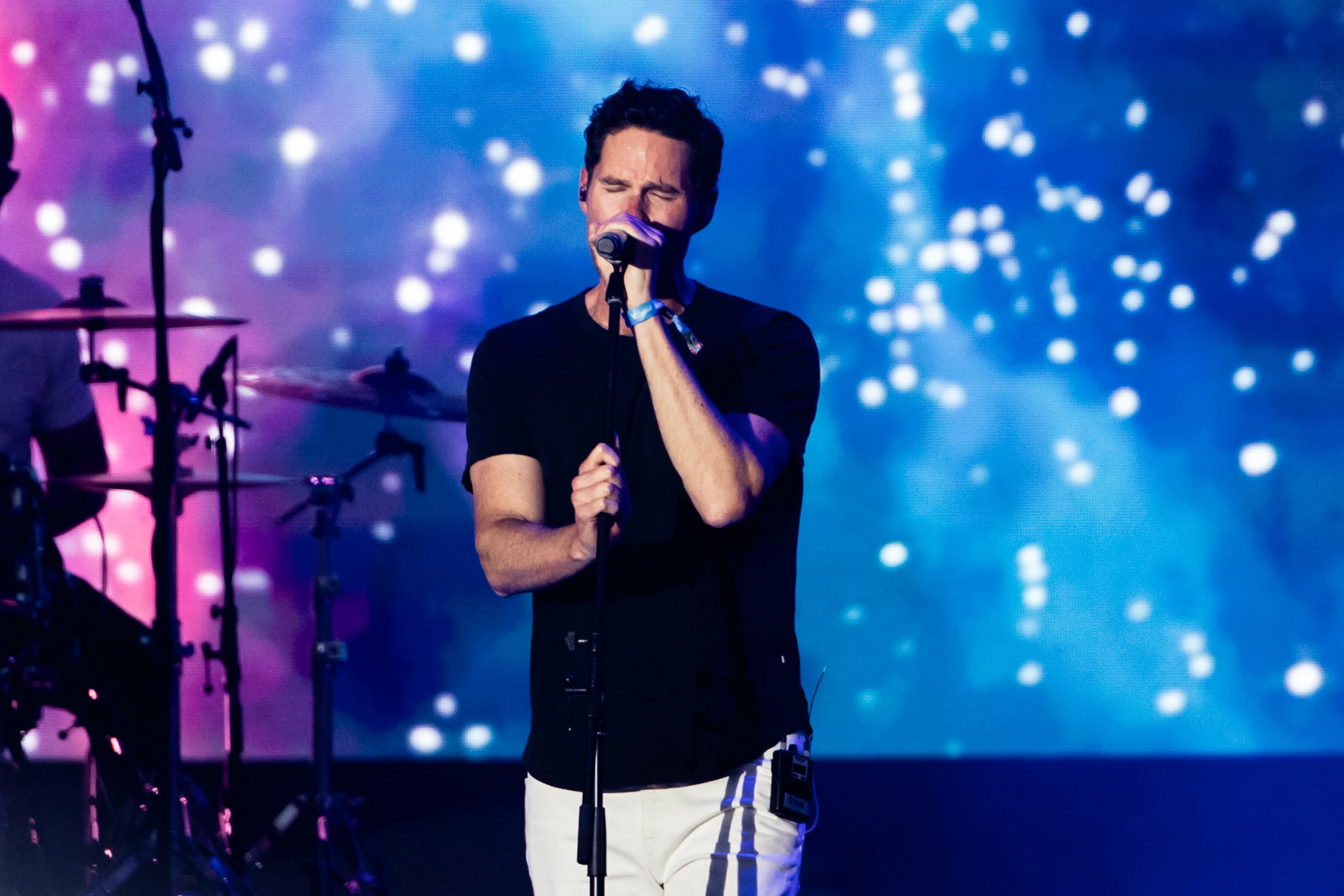 Capital Cities performing at Vaivén 2024 in Mexico, photographed by Ludovic Delot · frame 98