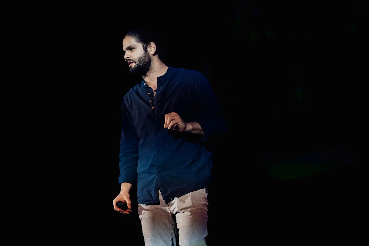 Farid Dieck speaking at Cosmos México in 2024, photographed by Ludovic Delot
